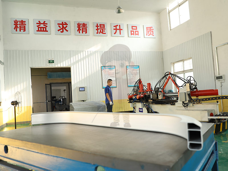 解析北京工業(yè)拉彎加工的常見(jiàn)問(wèn)題及解決方案：確保加工過(guò)程穩(wěn)定與高效的策略