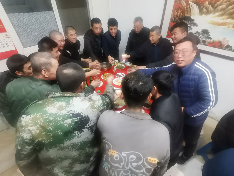 北京型材拉彎廠感恩在嚴(yán)寒中堅(jiān)守崗位的勞動(dòng)者們